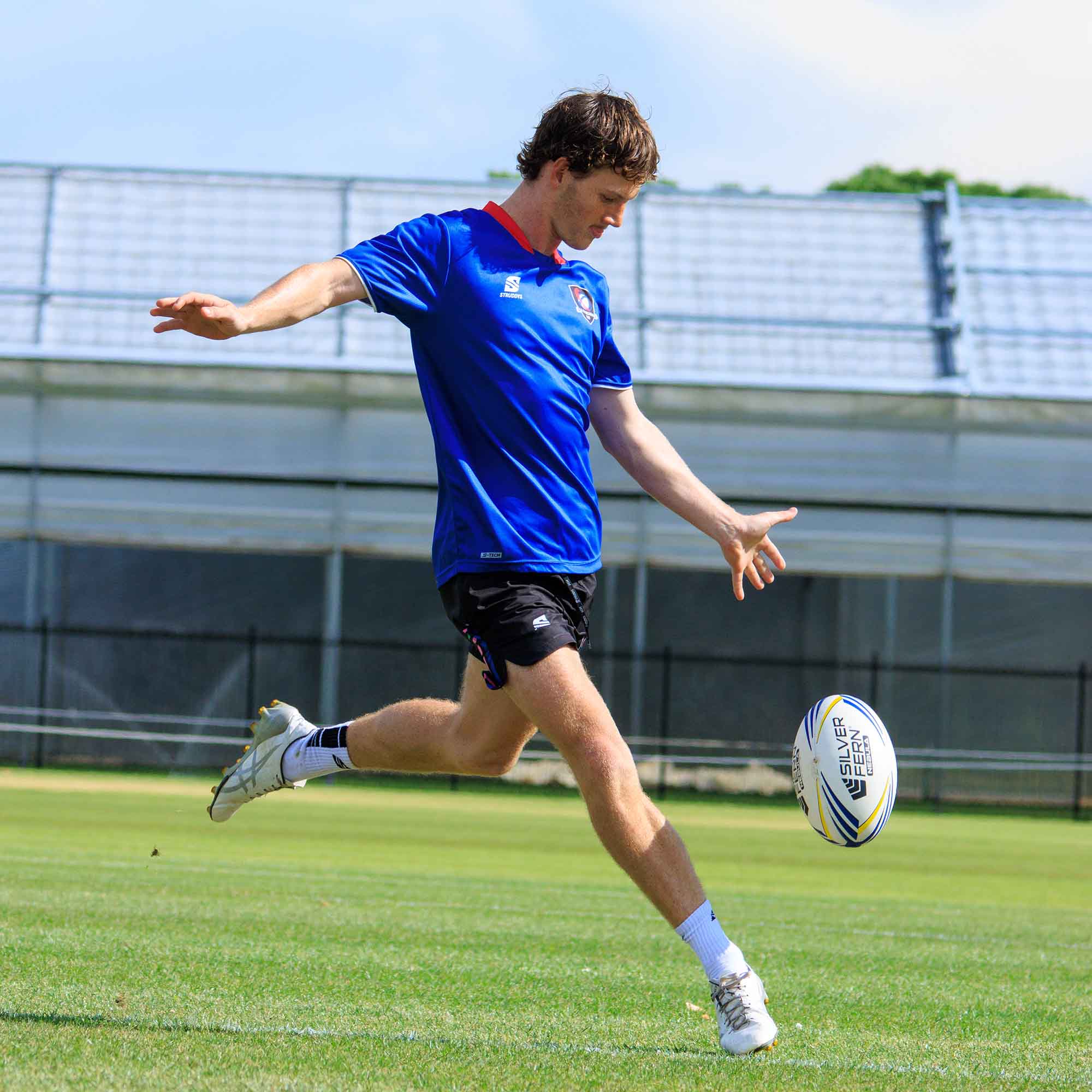 Silver Fern Nebula Match Size 5, Lifestyle shot, player with ball on field